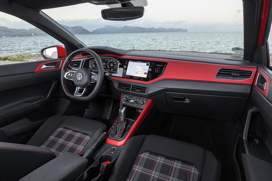 Торпедо Volkswagen Polo GTI 2017 года  (WW) (фото 31 из 46)